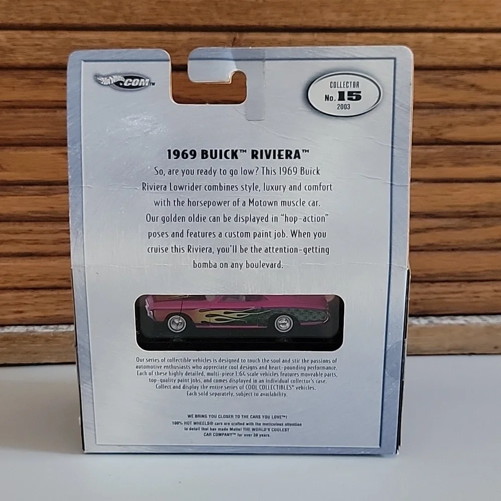 HOT WHEELS 69 BUICK RIVIERA COLLECTIBLE CAR BOXED 2000